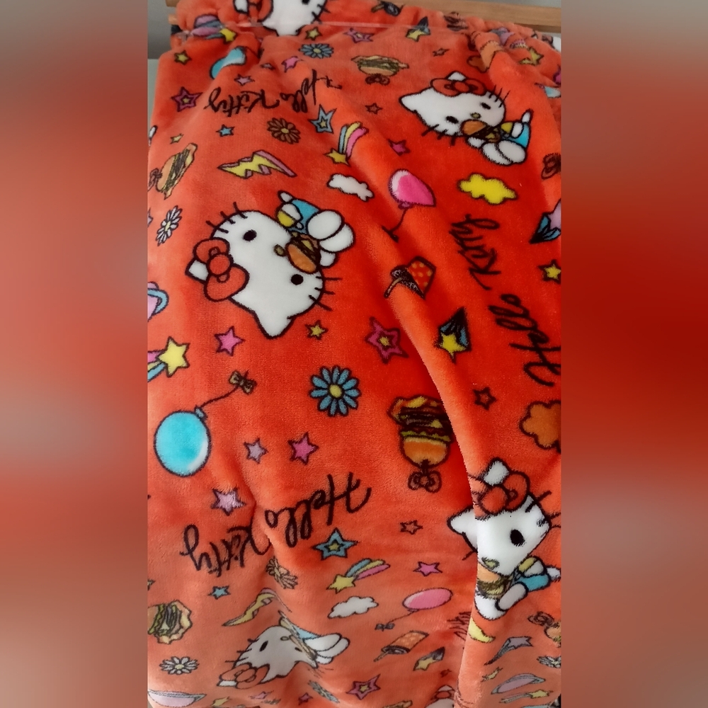 Hello kitty blanket - Picture 2 of 3
